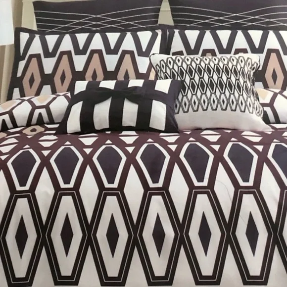 BNWT 8pc Queen comforter set - Picture 3 of 8